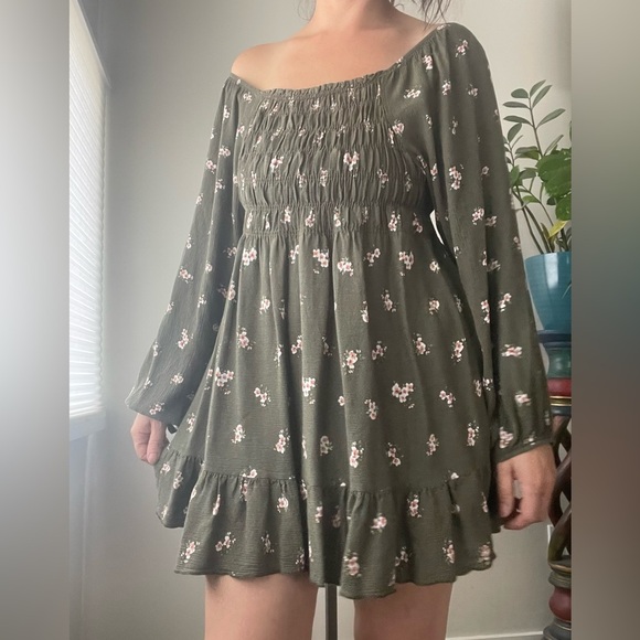 Lovely Melody Off Shoulder Floral Smocked Long Sleeve Green Mini Dress - Picture 10 of 11